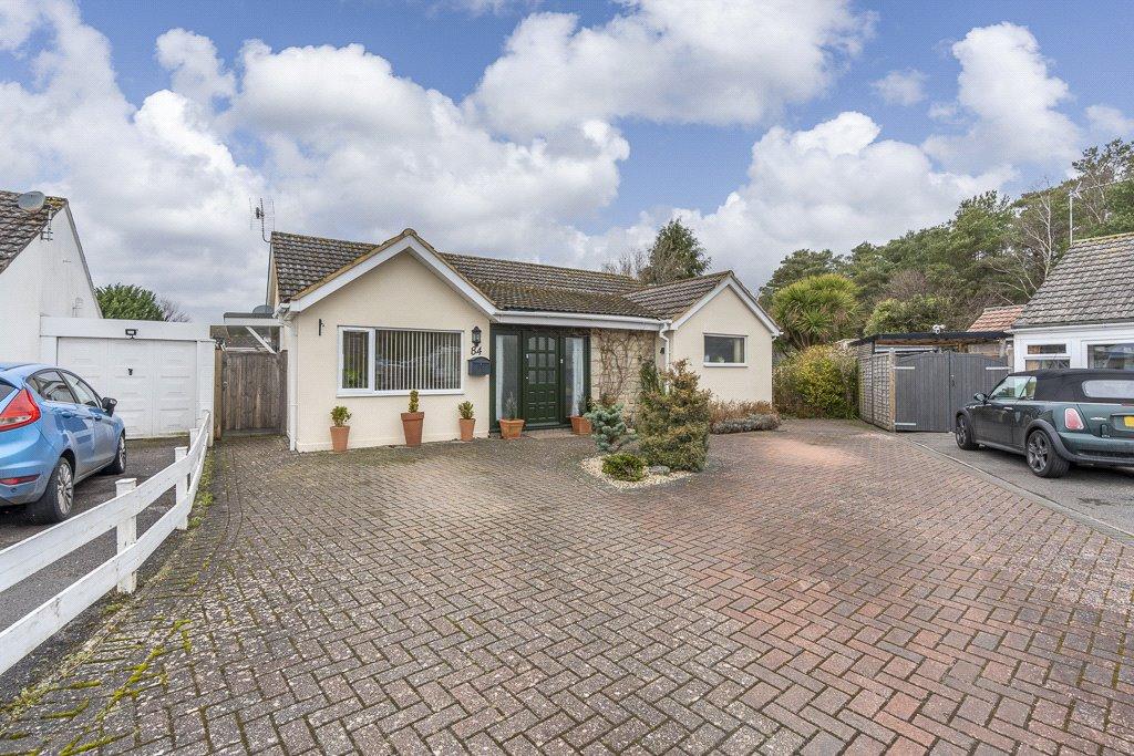 Uplands Road, West Moors, Ferndown, Dorset, BH22 3 bed bungalow for