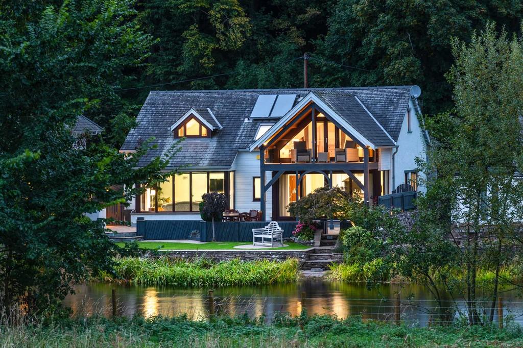 Riverbank, Pooley Bridge, Cumbria, CA11 0LL 4 bed detached house for