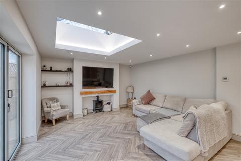 63 Crabmill Close, Knowle, Solihull, B93 0NP