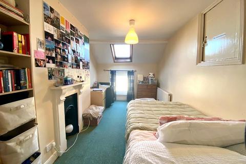 6 bedroom end of terrace house to rent, Hampton Road, Bristol