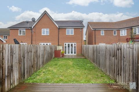 2 bedroom end of terrace house for sale - Peacock Way, Attleborough