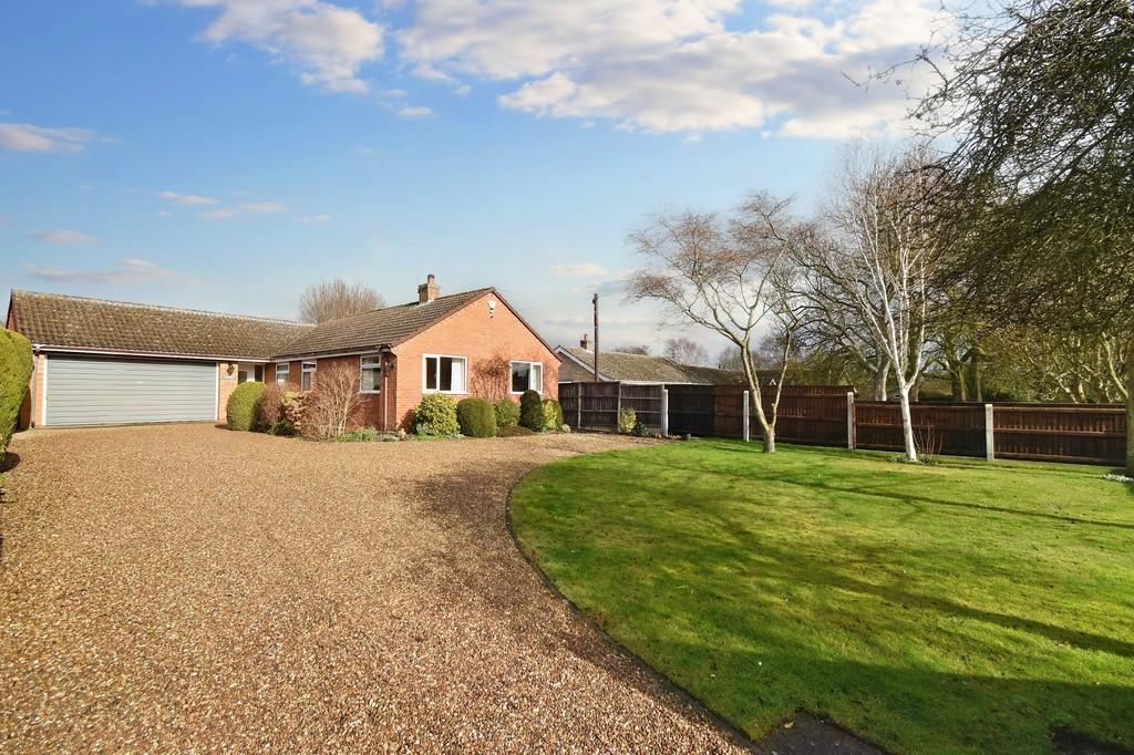 Church Lane, Manby LN11 8HL 3 bed detached bungalow for sale £347,500