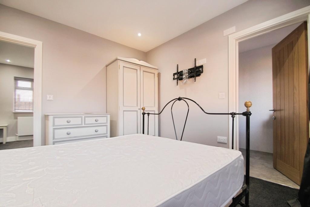 Bedroom 1 - Angle 2