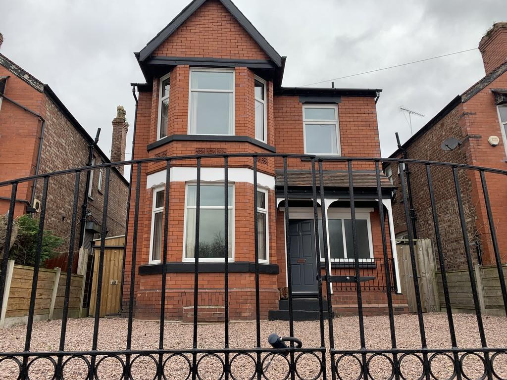 Burford Avenue, Whalley Range 4 bed detached house £1,950 pcm (£450 pw)