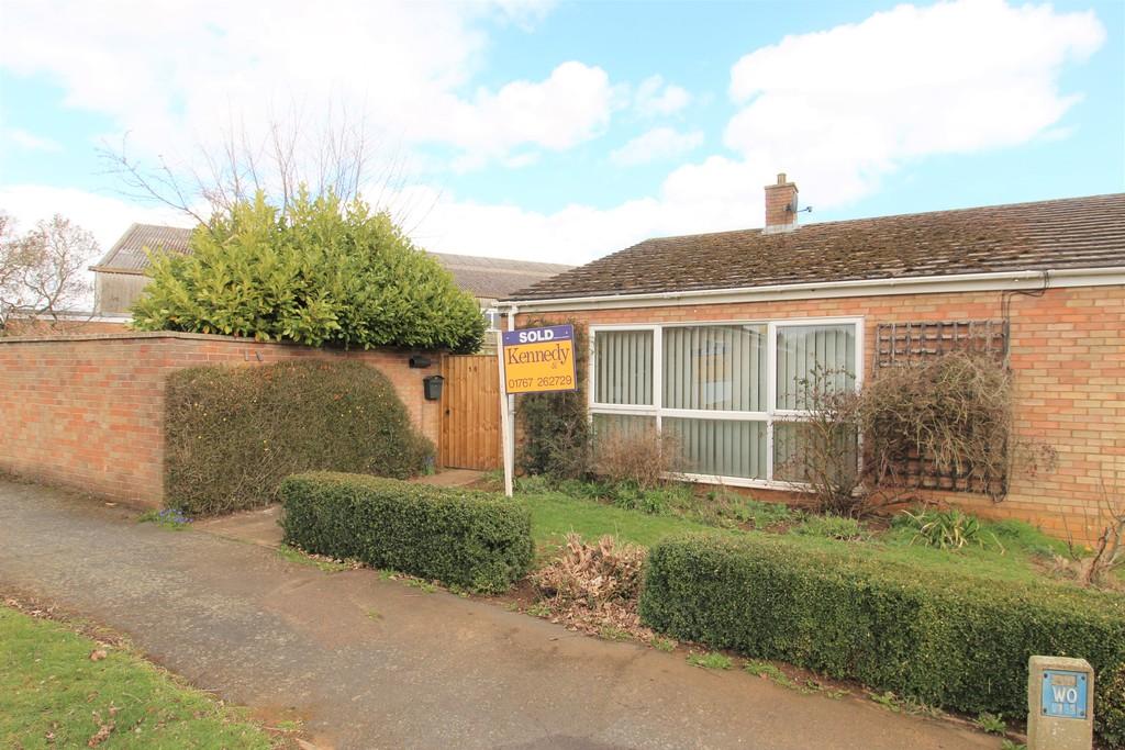 Cherry Grove, Gamlingay 2 bed semidetached bungalow £300,000