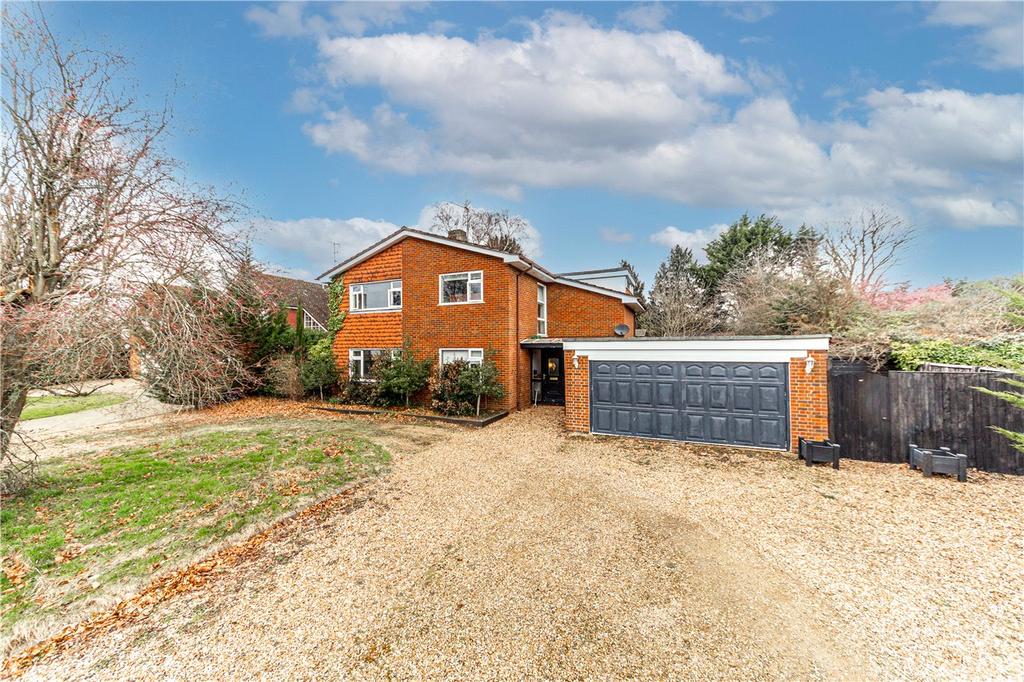 Burywick, Harpenden, Hertfordshire 4 bed detached house £1,375,000