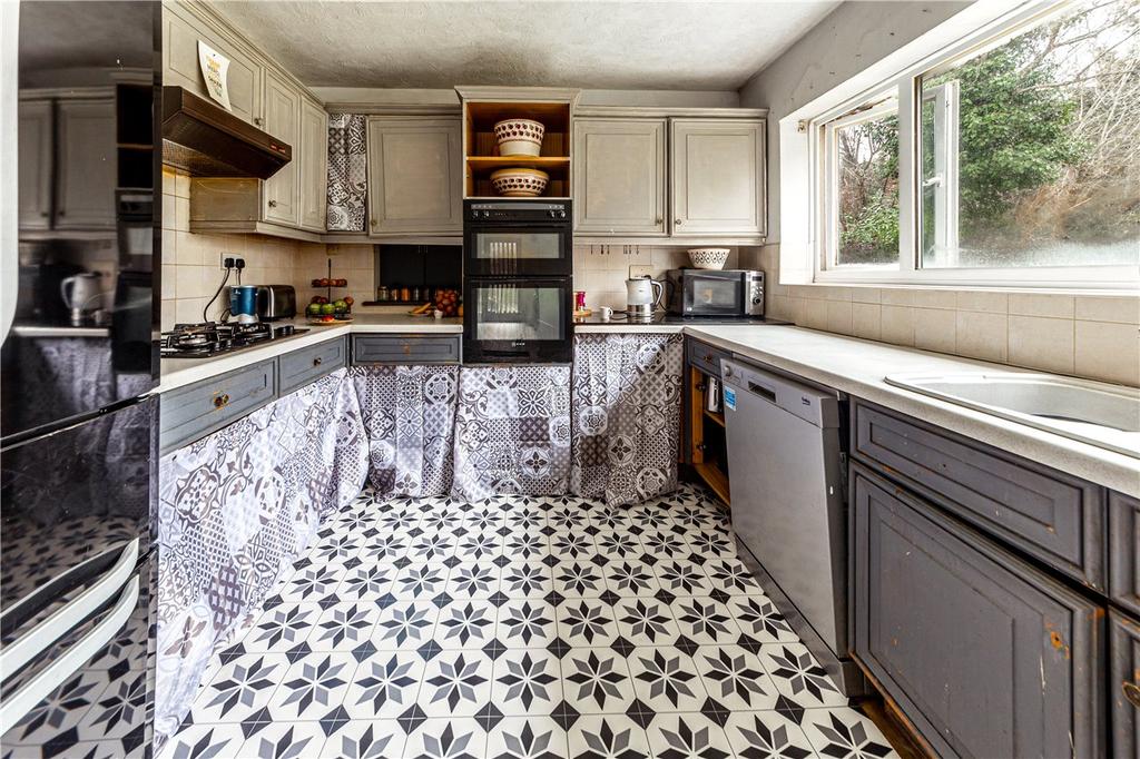 Burywick, Harpenden, Hertfordshire 4 bed detached house £1,375,000