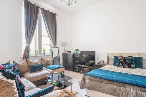 1 bedroom flat for sale, Princess Park Manor, Friern Barnet, London, N11