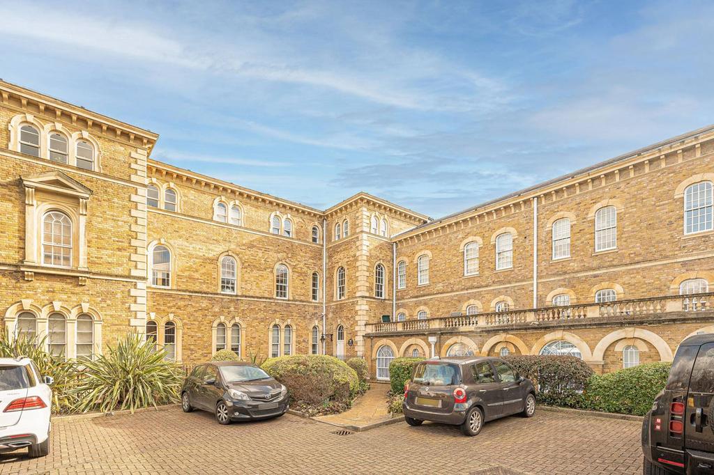 Princess Park Manor, Friern London, N11 1 bed flat for sale £