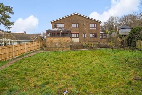 4 bedroom detached house to rent, High Beech, South Croydon