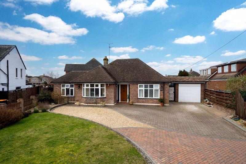Manor Road, Caddington 4 bed detached bungalow for sale £625,000