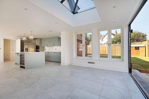 4 bedroom detached house for sale - Burnhams Road, Bookham