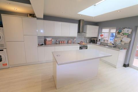 3 bedroom semi-detached house for sale - Charnwood Road, Great Barr, Birmingham, B42 1JS
