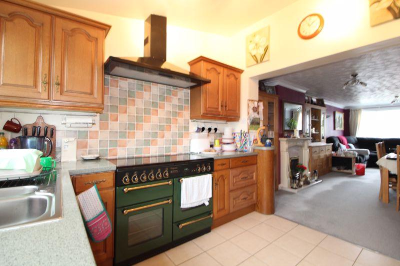 Alpine Way, Luton 4 bed semidetached house for sale £375,000
