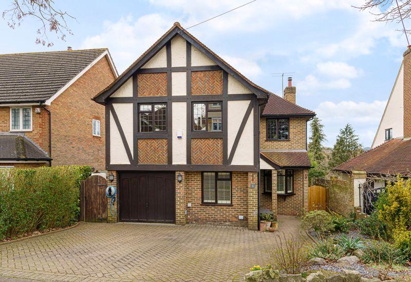 Warren Avenue, Chelsfield, Orpington 5 bed detached house - £1,000,000