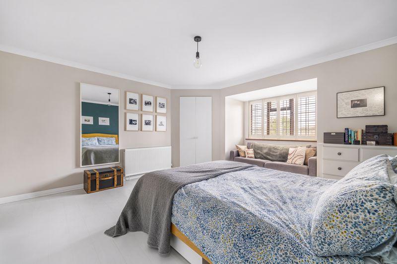 Master bedroom2