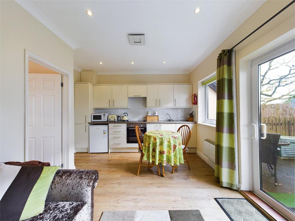 Kitchen/Dining Area