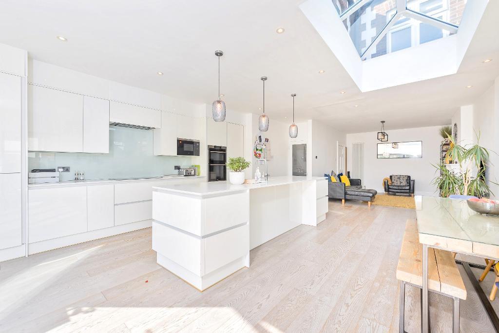 Grange Avenue, Leagrave, Luton, Bedfordshire, LU4 9AS 4 bed detached house for sale £550,000