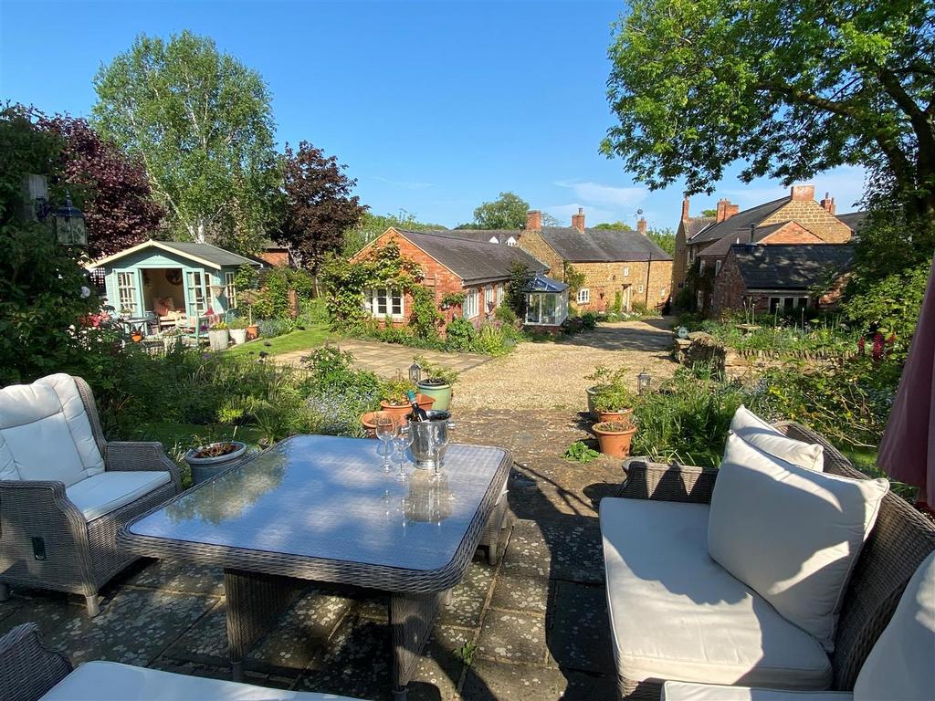 Waterfall Way, Medbourne 7 bed detached house for sale £1,250,000