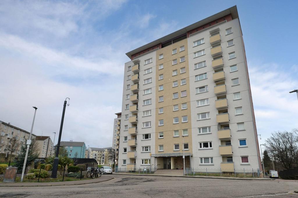 7/4 Holyrood Court Dumbiedykes Road... 2 bed flat £170,000