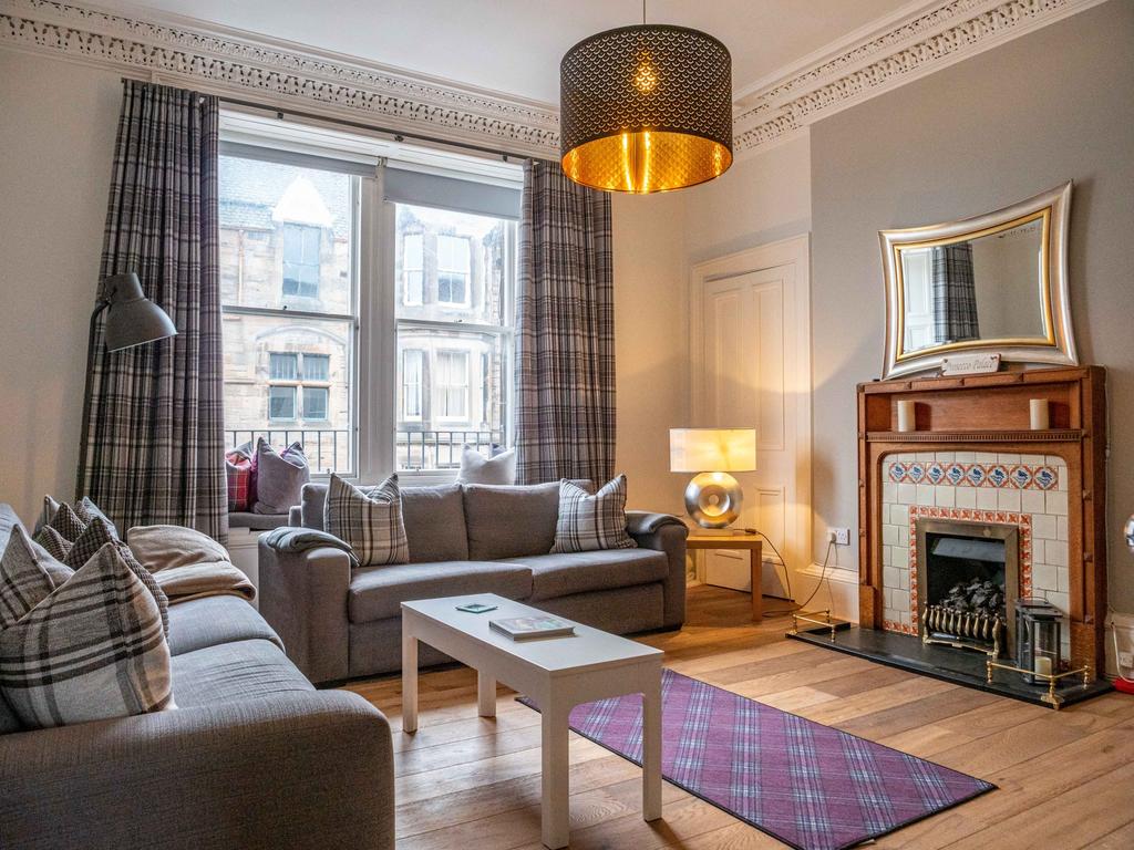 Roseneath Terrace Edinburgh EH9 1JS... 3 bed flat £2,300 pcm (£531 pw)