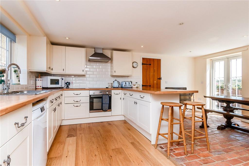 Bath Road, Fyfield, Marlborough... 5 bed detached house £3,250 pcm (£