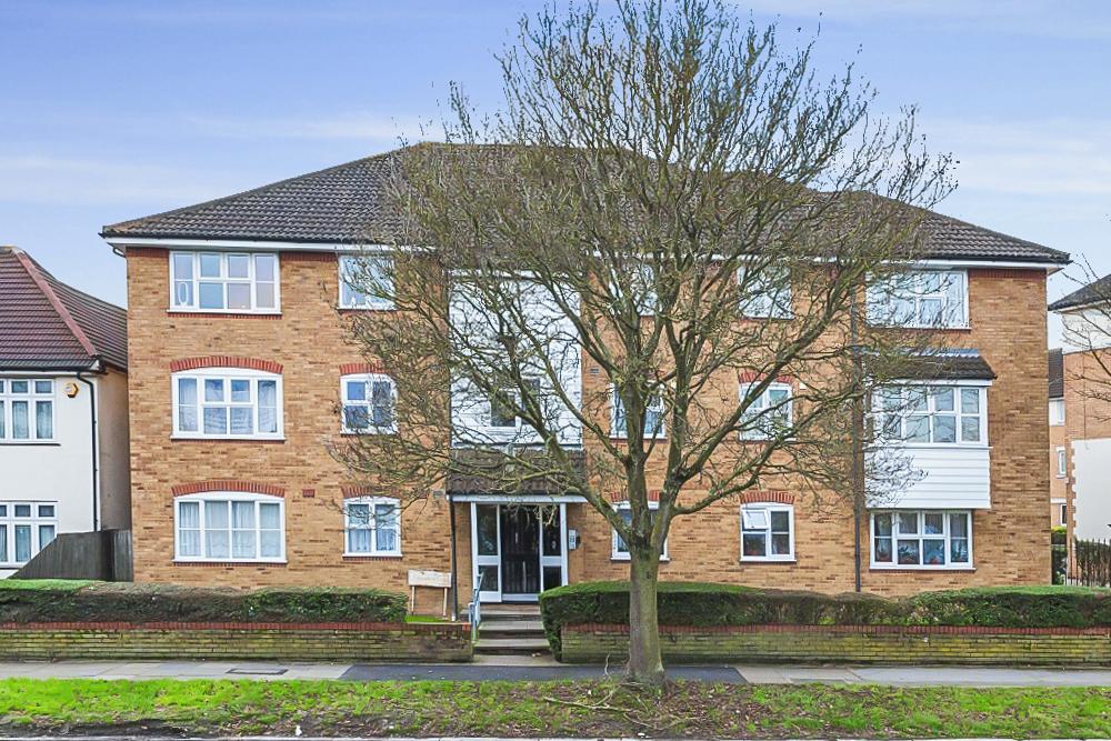 Harewood Court, College Avenue, Harrow Weald, Harrow, HA3 1 bed