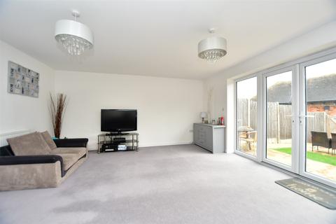 4 bedroom townhouse for sale - Village Road, Wouldham, Rochester, Kent