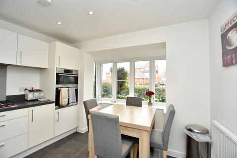 4 bedroom townhouse for sale - Village Road, Wouldham, Rochester, Kent