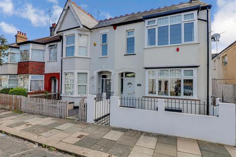 3 bedroom semi-detached house to rent, Ronald Park Avenue, Westcliff-on-sea, SS0
