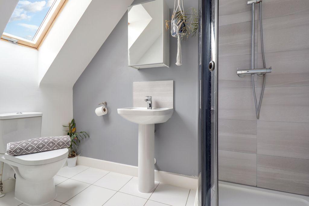 Ensuite to Bed 1