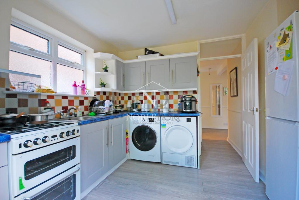 2 bedroom maisonette in ashford