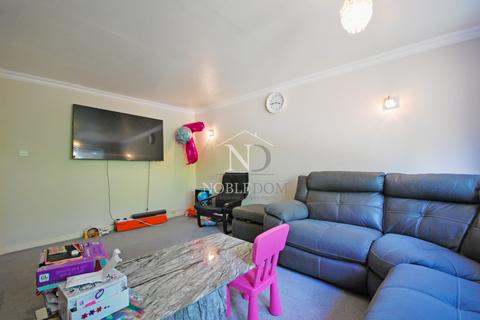 39 Dukes Close, Ashford, TW15 1BQ