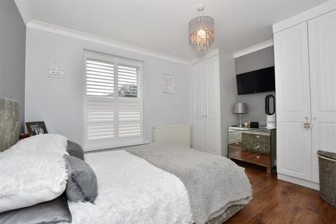 66 Knights Croft, New Ash Green, Longfield, DA3 8JS
