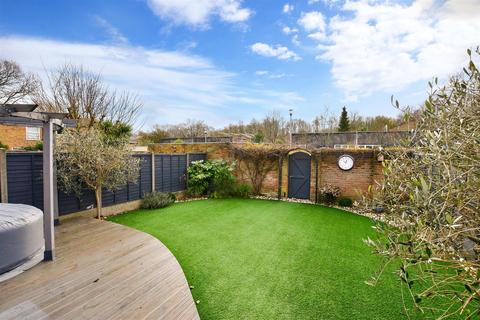 66 Knights Croft, New Ash Green, Longfield, DA3 8JS