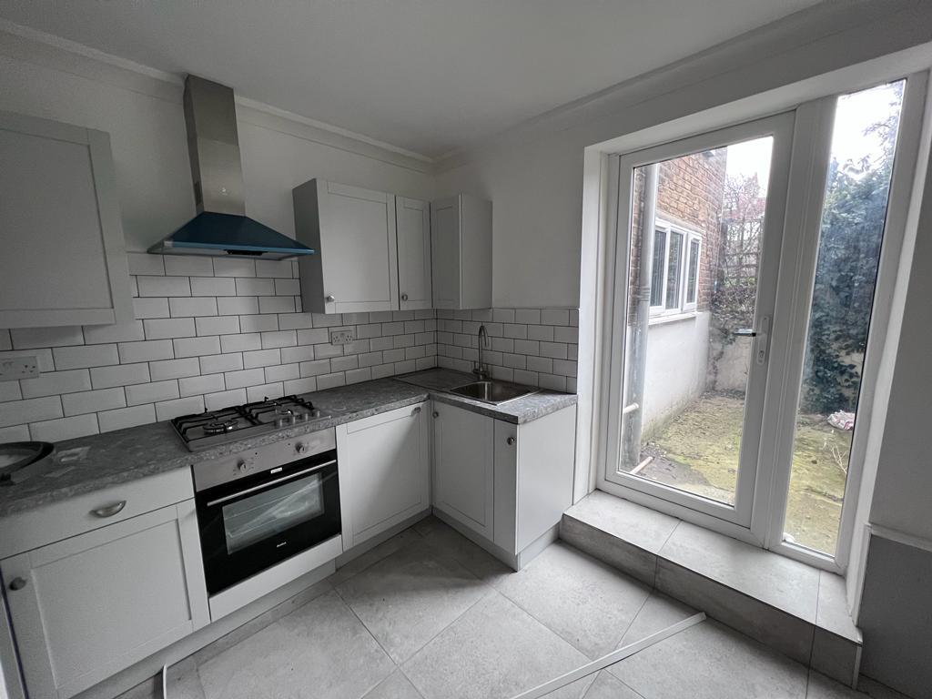 1 Bedroom Flat Available in Forest Gate!