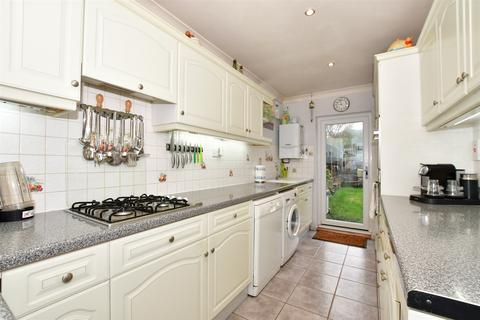 79 Capelands, New Ash Green, Longfield, DA3 8LQ