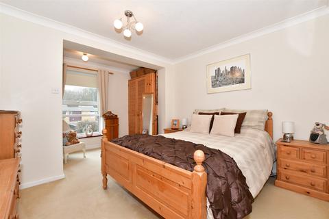 79 Capelands, New Ash Green, Longfield, DA3 8LQ