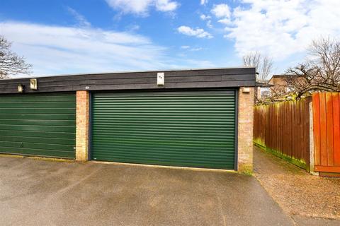 79 Capelands, New Ash Green, Longfield, DA3 8LQ