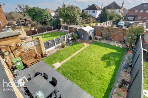 4 Lynross Close, Romford, RM3 0HB
