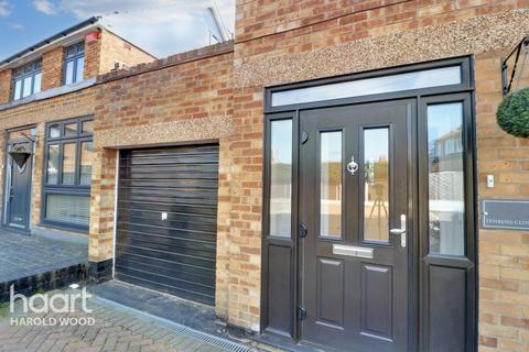4 Lynross Close, Romford, RM3 0HB