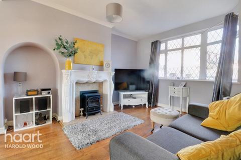 4 Lynross Close, Romford, RM3 0HB