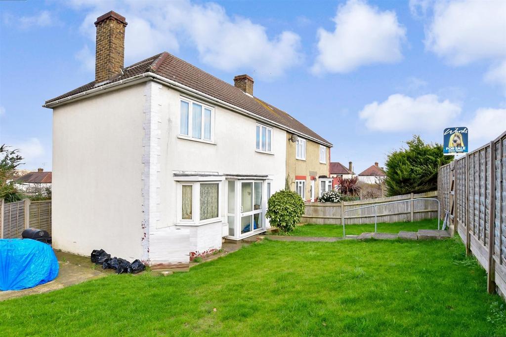 Hawthorn Road, Strood, Rochester, Kent 3 bed semidetached house £300,000