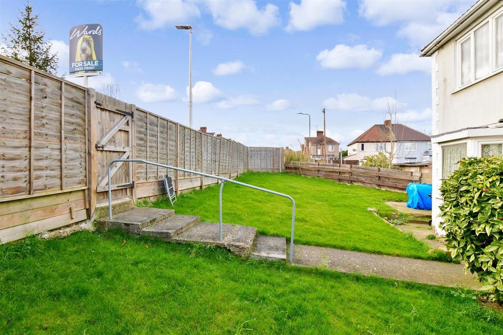 Hawthorn Road, Strood, Rochester, Kent 3 bed semidetached house £300,000