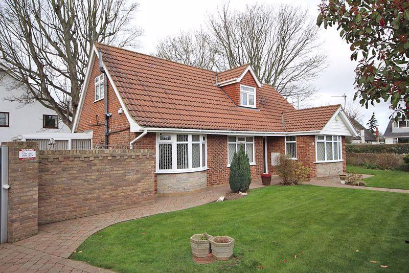 TETNEY LANE, HOLTON LE CLAY 3 bed detached house £330,000