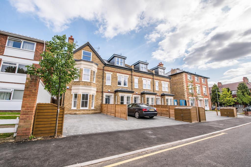 Tudor Road, Kingston Upon Thames, KT2 4 bed semidetached house £
