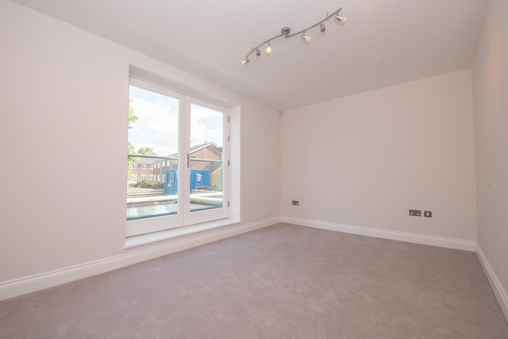 Tudor Road, Kingston Upon Thames, KT2 4 bed semidetached house £