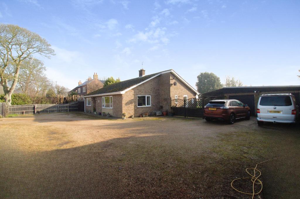 Main Road, Deeping St Nicholas, Market Deeping, PE11 3ET 2 bed detached bungalow for sale £350,000