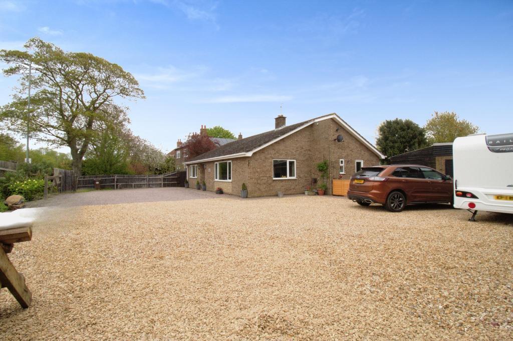Main Road, Deeping St Nicholas, Market Deeping, PE11 3ET 2 bed detached