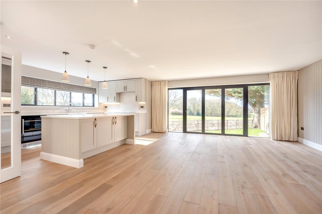 Kitchen/Sitting Area